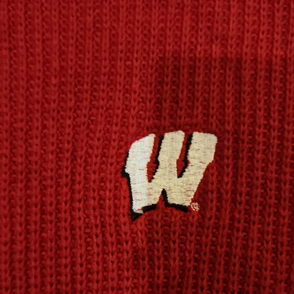 Vibrant Red Crewneck Sweater with Knit Texture - Picture 3 of 4